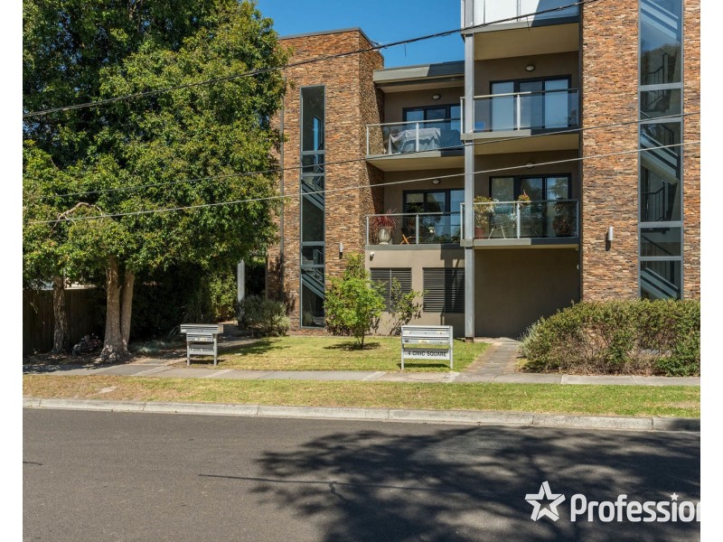 9/4 Civic Square, Croydon VIC 3136