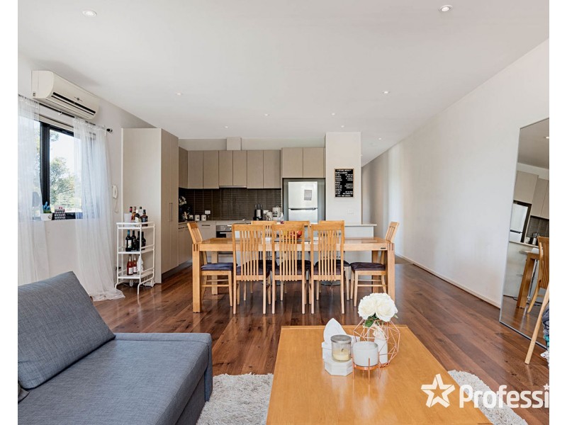 9/4 Civic Square, Croydon VIC 3136