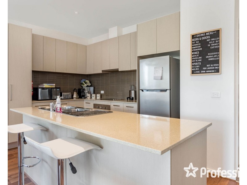 9/4 Civic Square, Croydon VIC 3136