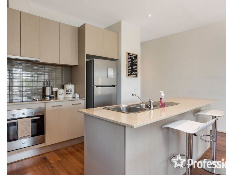 9/4 Civic Square, Croydon VIC 3136