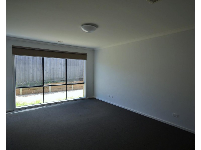 16 Grandvalley Drive, Chirnside Park VIC 3116