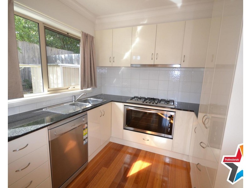 1/4-6 Cambridge Road, Mooroolbark VIC 3138