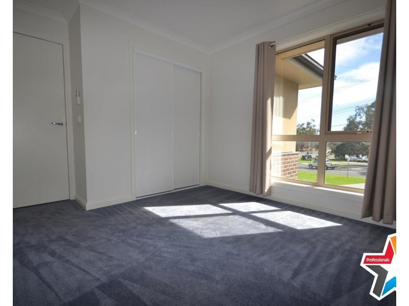 1/4-6 Cambridge Road, Mooroolbark VIC 3138