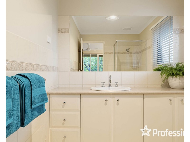 2 Great Oak Court, Mooroolbark VIC 3138