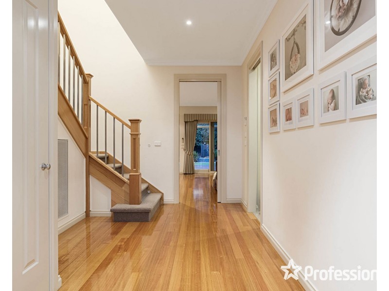 30 Kingston Way, Mooroolbark VIC 3138