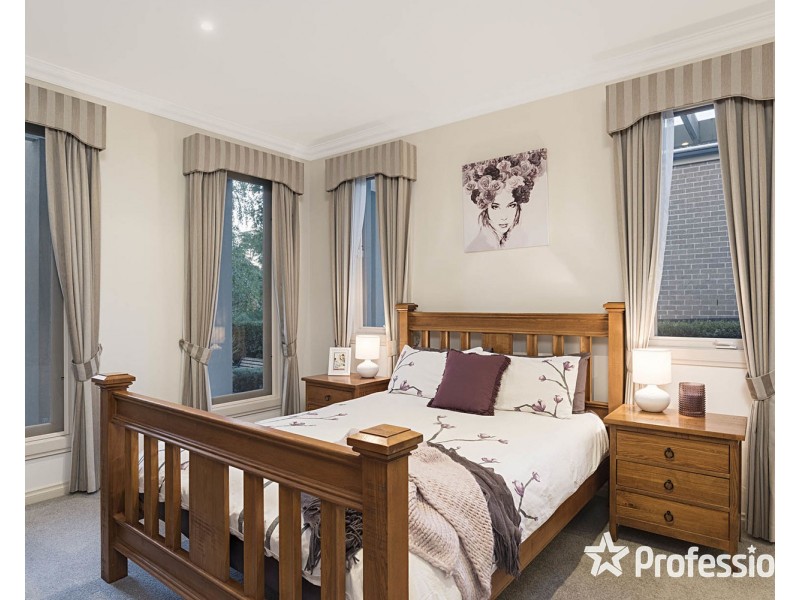 30 Kingston Way, Mooroolbark VIC 3138