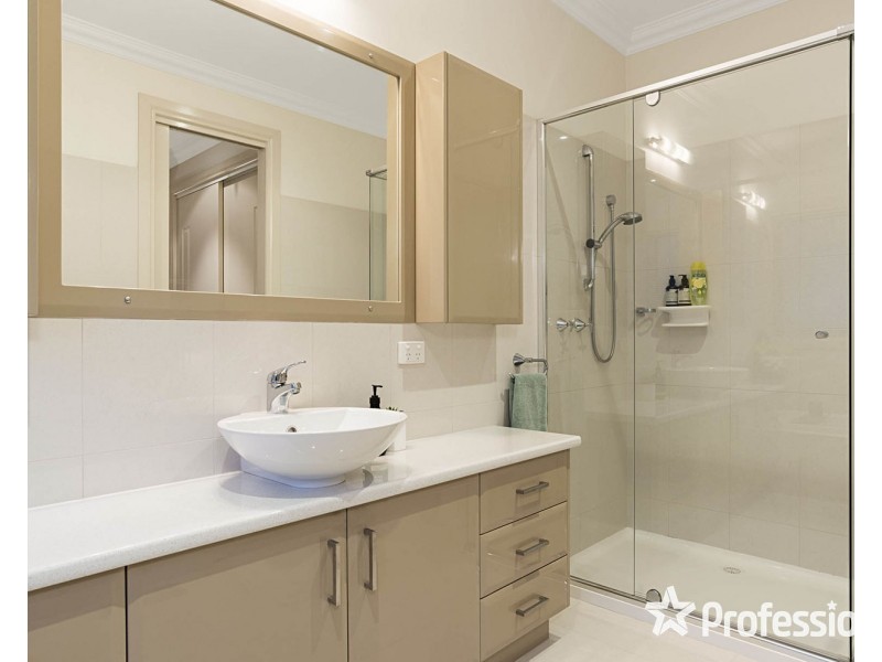 30 Kingston Way, Mooroolbark VIC 3138