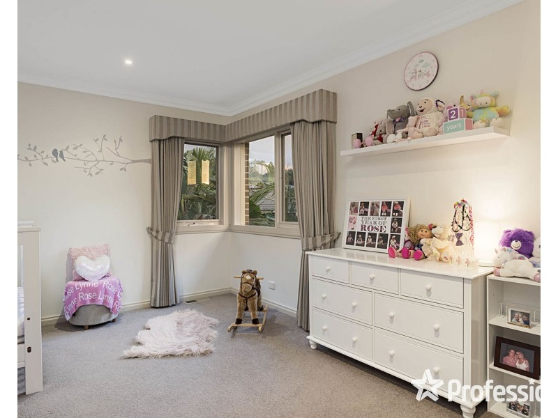 30 Kingston Way, Mooroolbark VIC 3138
