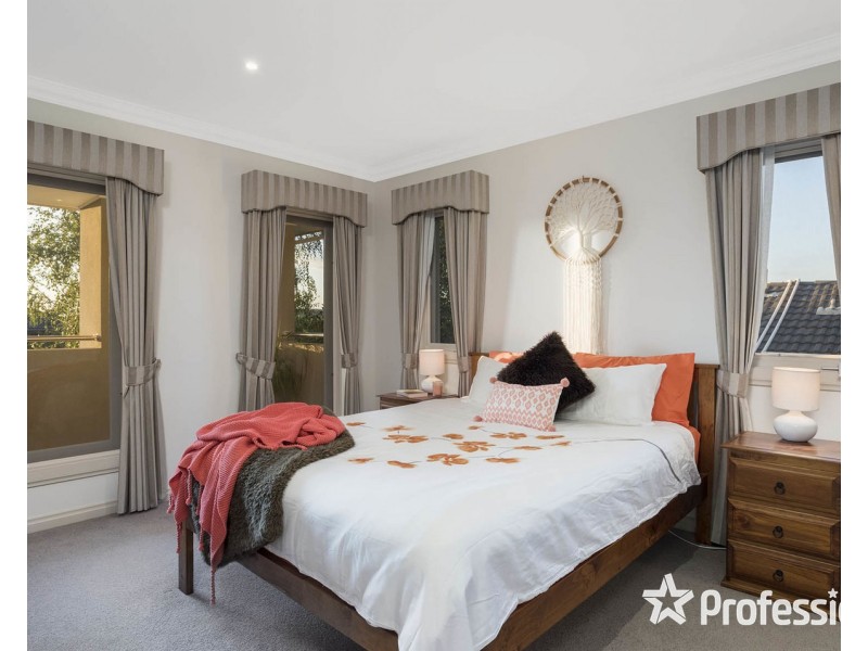 30 Kingston Way, Mooroolbark VIC 3138
