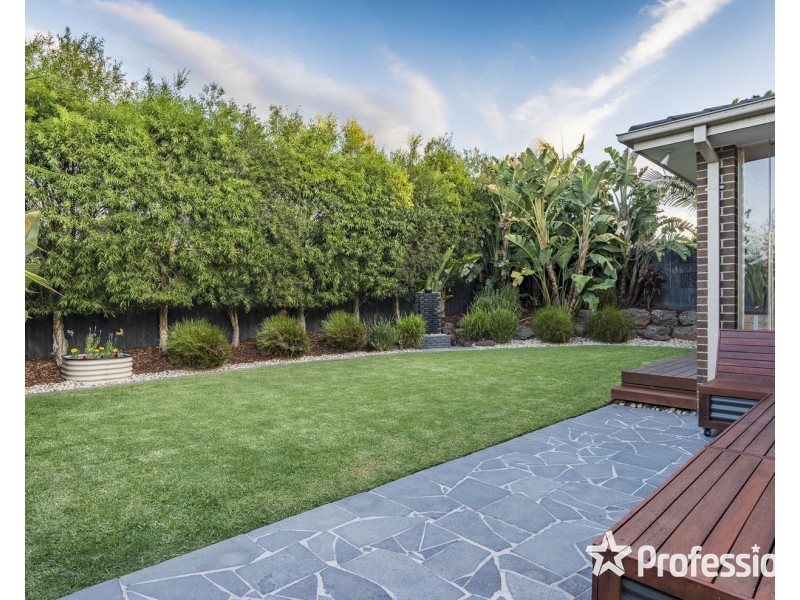 30 Kingston Way, Mooroolbark VIC 3138