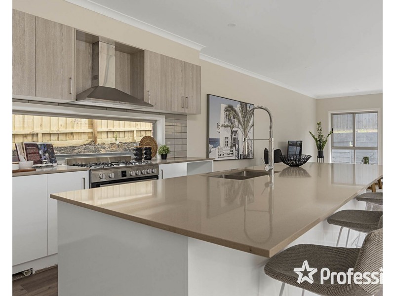14 Camden Drive, Chirnside Park VIC 3116