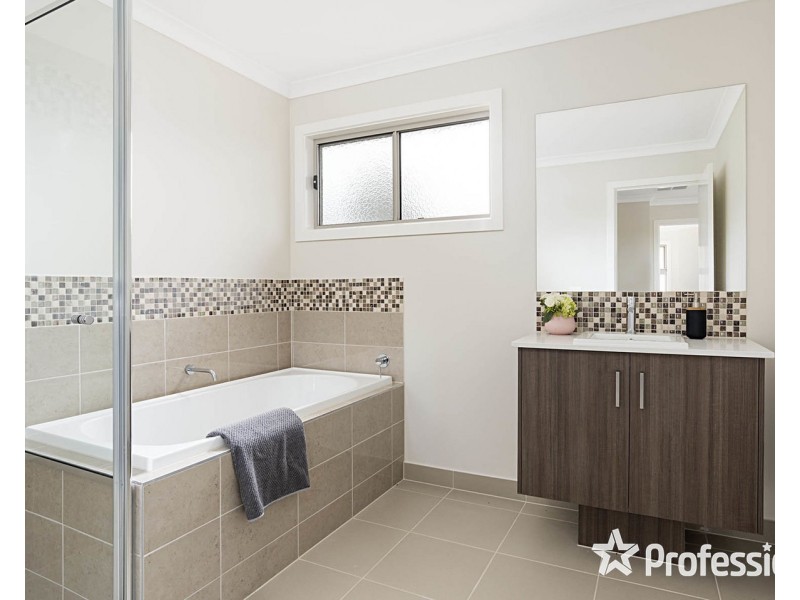 14 Camden Drive, Chirnside Park VIC 3116