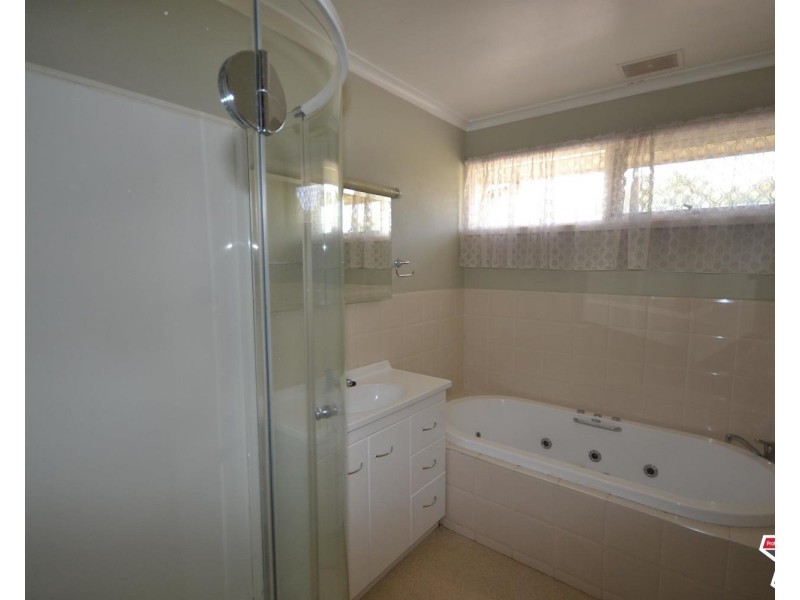 49 Pembroke Road, Mooroolbark VIC 3138