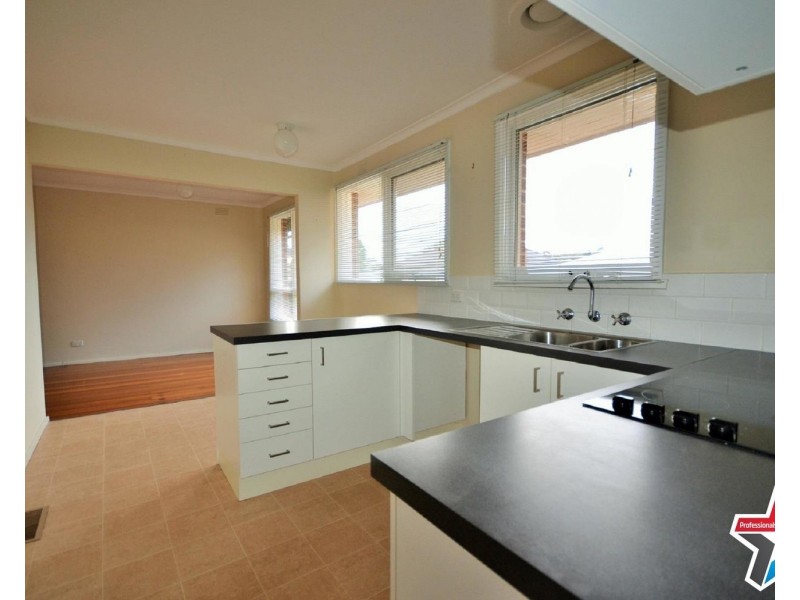 8 Pembroke Road, Mooroolbark VIC 3138