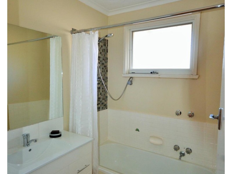 8 Pembroke Road, Mooroolbark VIC 3138