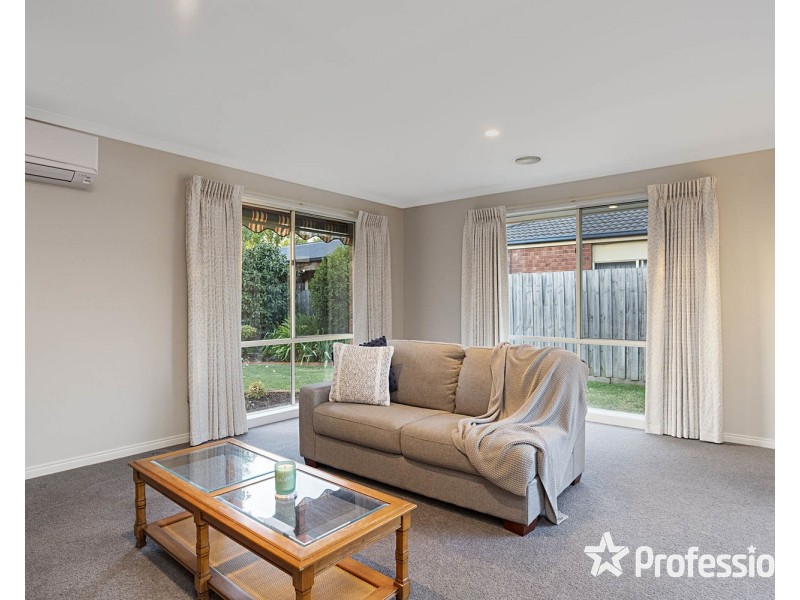 24 Freshfield Avenue, Mooroolbark VIC 3138