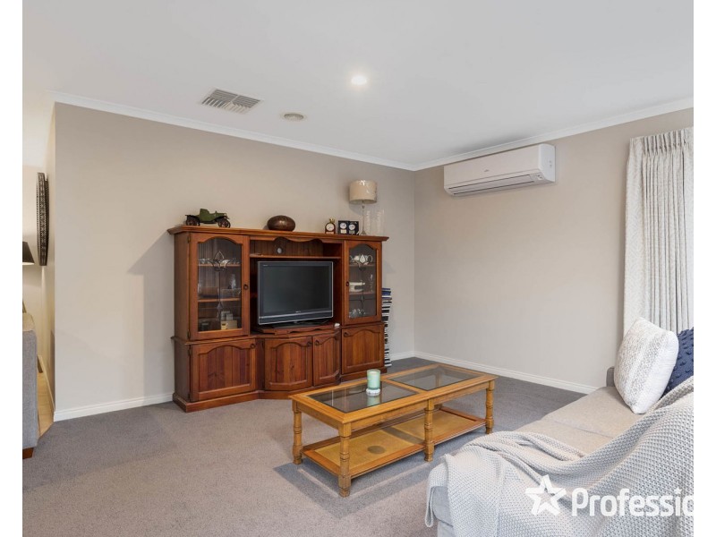 24 Freshfield Avenue, Mooroolbark VIC 3138