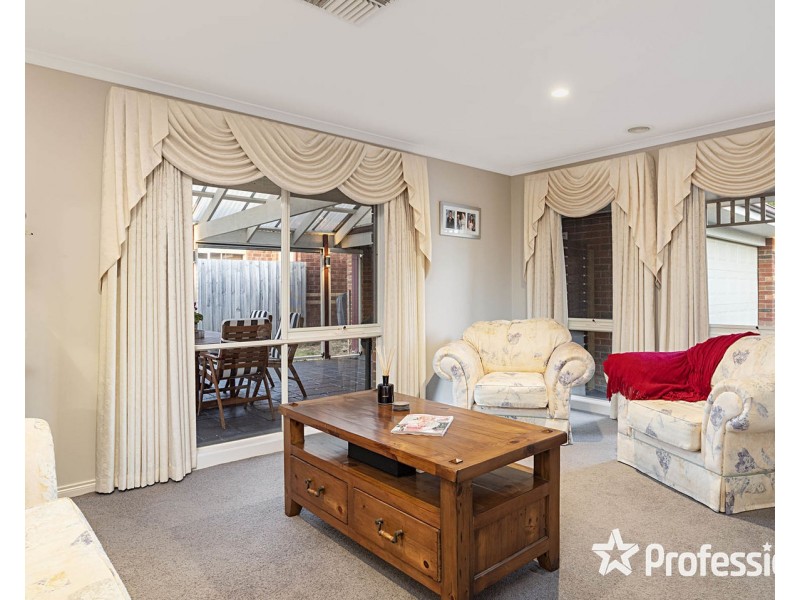 24 Freshfield Avenue, Mooroolbark VIC 3138