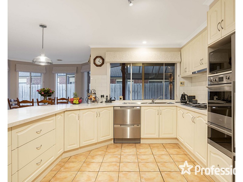 24 Freshfield Avenue, Mooroolbark VIC 3138