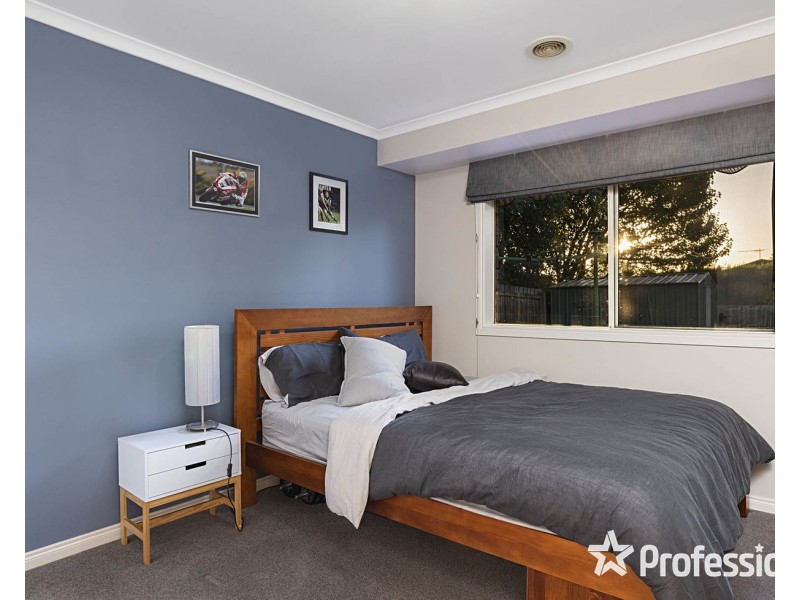 24 Freshfield Avenue, Mooroolbark VIC 3138