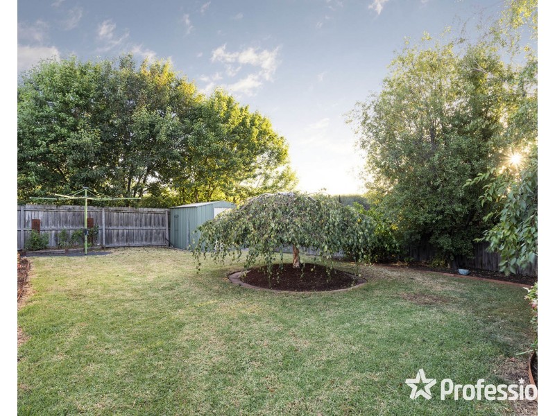 24 Freshfield Avenue, Mooroolbark VIC 3138