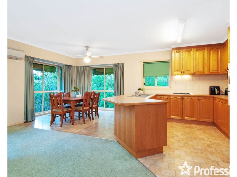 10 Yarraridge Drive, Chirnside Park VIC 3116
