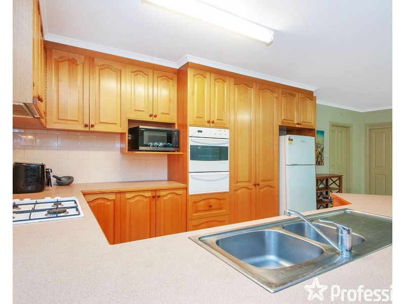 10 Yarraridge Drive, Chirnside Park VIC 3116