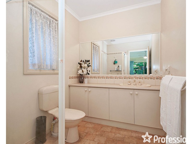 10 Yarraridge Drive, Chirnside Park VIC 3116