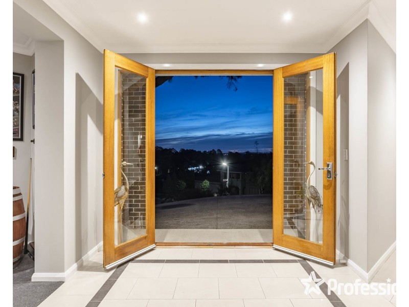 6 Classic Drive, Mooroolbark VIC 3138