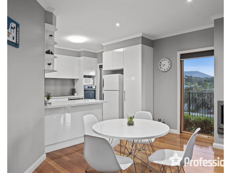 6 Classic Drive, Mooroolbark VIC 3138