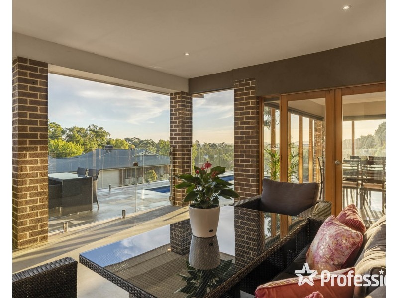 6 Classic Drive, Mooroolbark VIC 3138