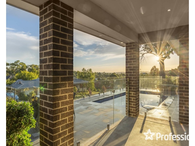 6 Classic Drive, Mooroolbark VIC 3138