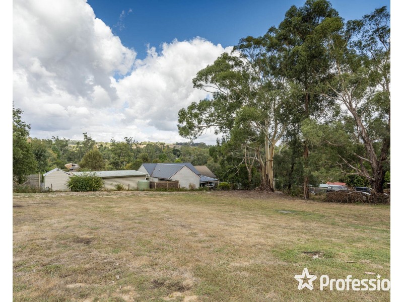 18 English Street, Seville VIC 3139
