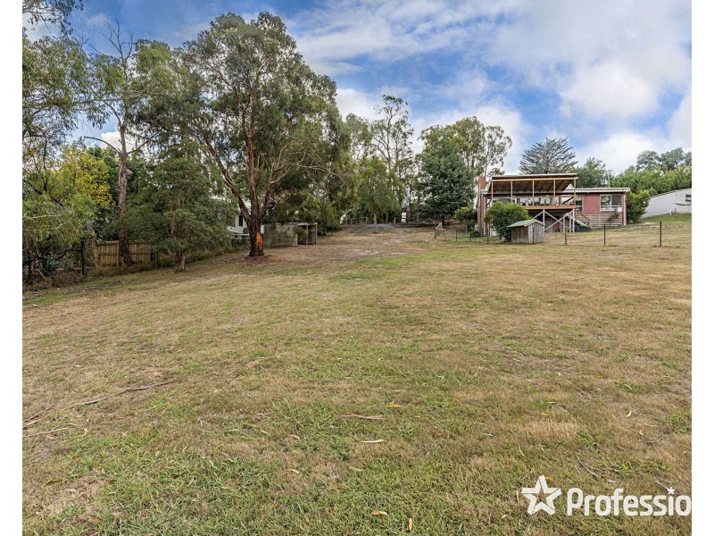 18 English Street, Seville VIC 3139