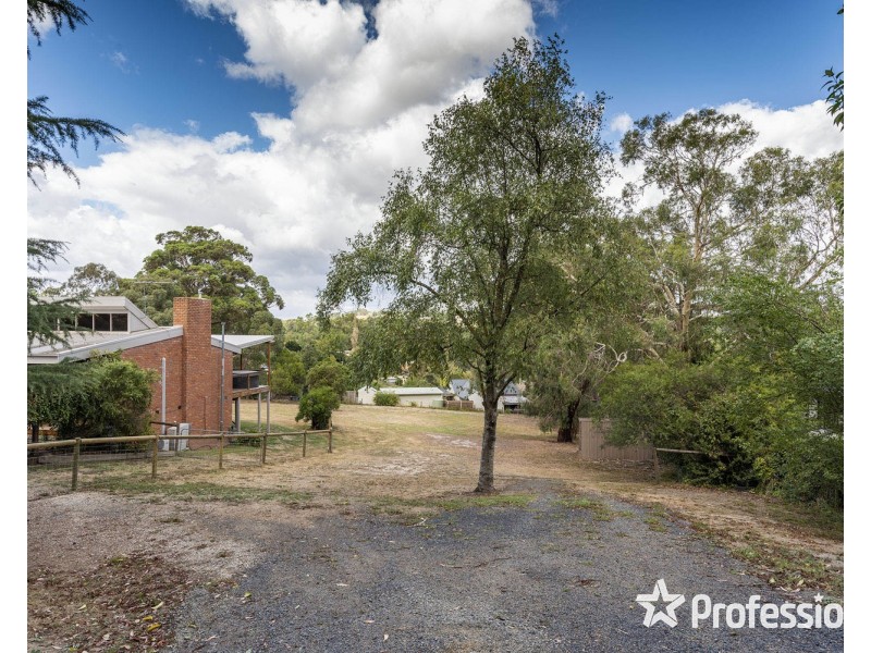 18 English Street, Seville VIC 3139