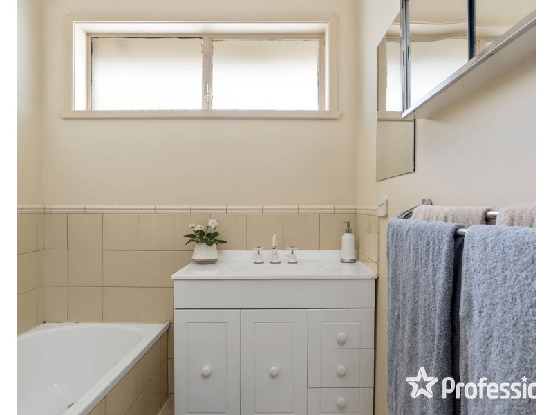 20 Mountain View Road, Kilsyth VIC 3137