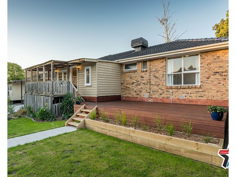 20 Swinburne Avenue, Mooroolbark VIC 3138