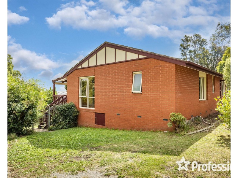 26 Savanna Drive, Mooroolbark VIC 3138
