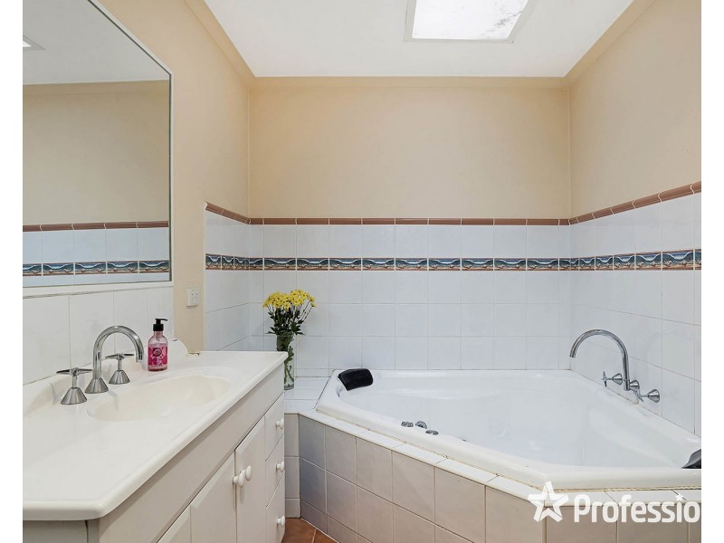 26 Savanna Drive, Mooroolbark VIC 3138
