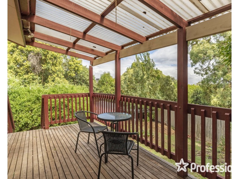 26 Savanna Drive, Mooroolbark VIC 3138