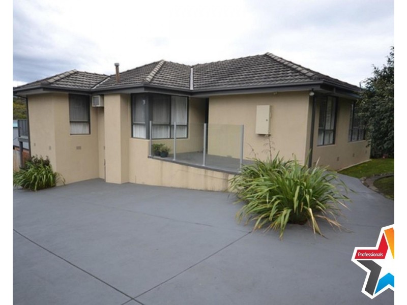 98 Winyard Drive, Mooroolbark VIC 3138