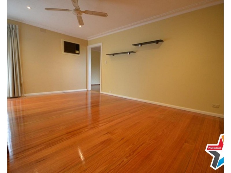 98 Winyard Drive, Mooroolbark VIC 3138
