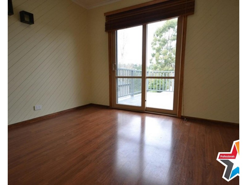 98 Winyard Drive, Mooroolbark VIC 3138