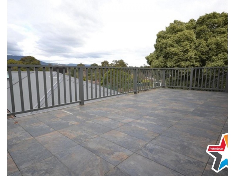 98 Winyard Drive, Mooroolbark VIC 3138