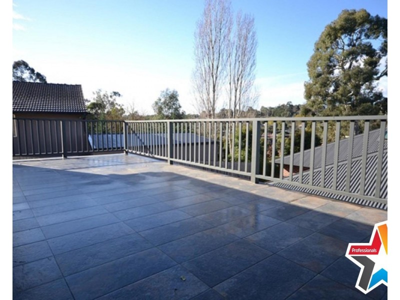 98 Winyard Drive, Mooroolbark VIC 3138