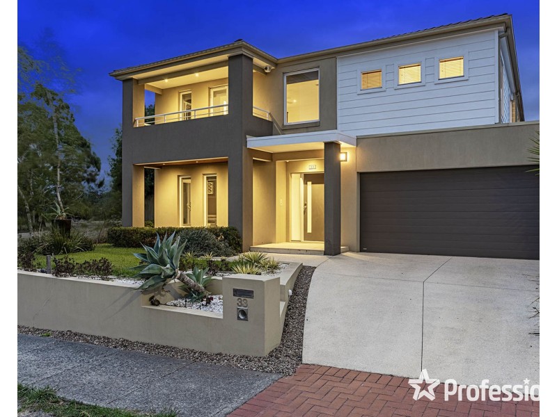33 Freshfield Avenue, Mooroolbark VIC 3138