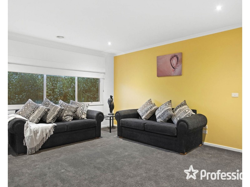 33 Freshfield Avenue, Mooroolbark VIC 3138