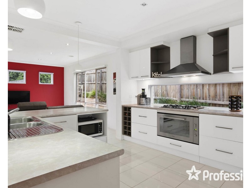 33 Freshfield Avenue, Mooroolbark VIC 3138