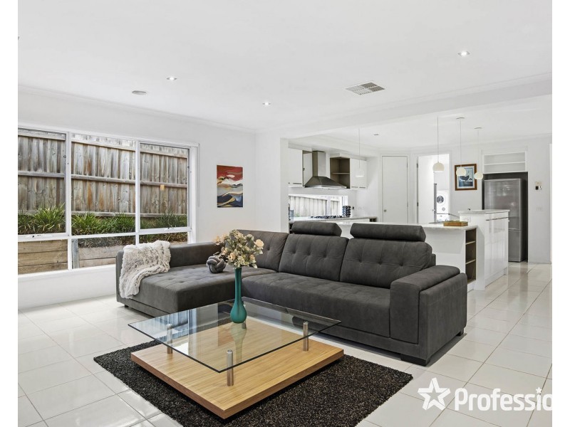 33 Freshfield Avenue, Mooroolbark VIC 3138