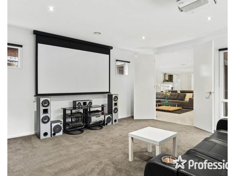 33 Freshfield Avenue, Mooroolbark VIC 3138